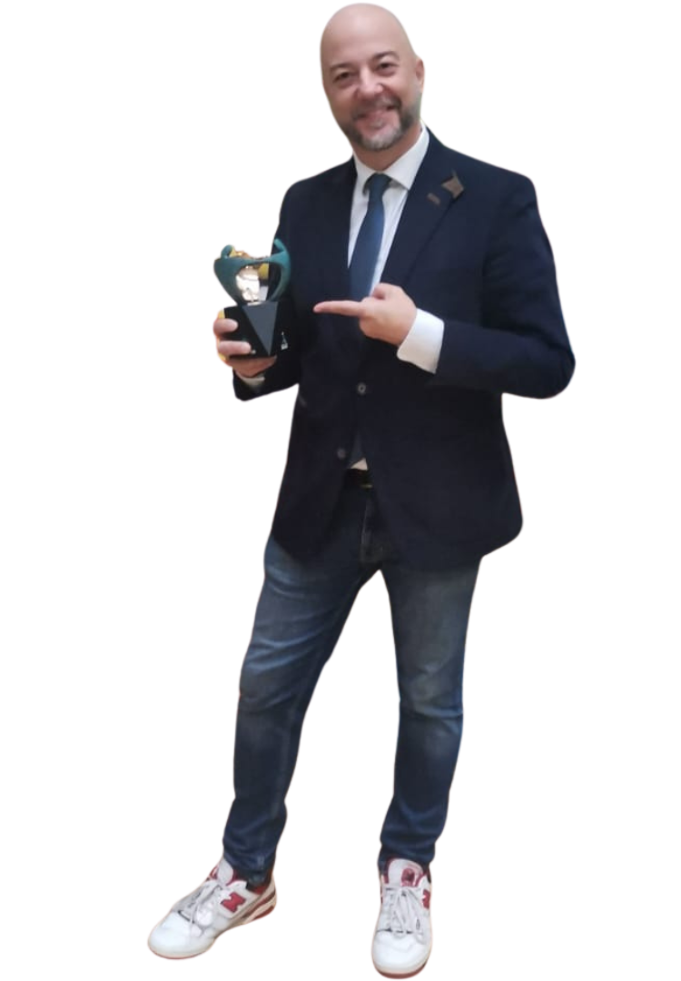 RAMIRO ACERO CON PREMIO 2 RAMIRO ACERO CON PREMIO 2